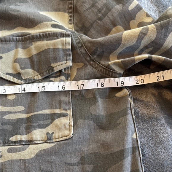 Sanctuary Women’s Camouflage Button-Up Jacket Size M - Picture 9 of 10